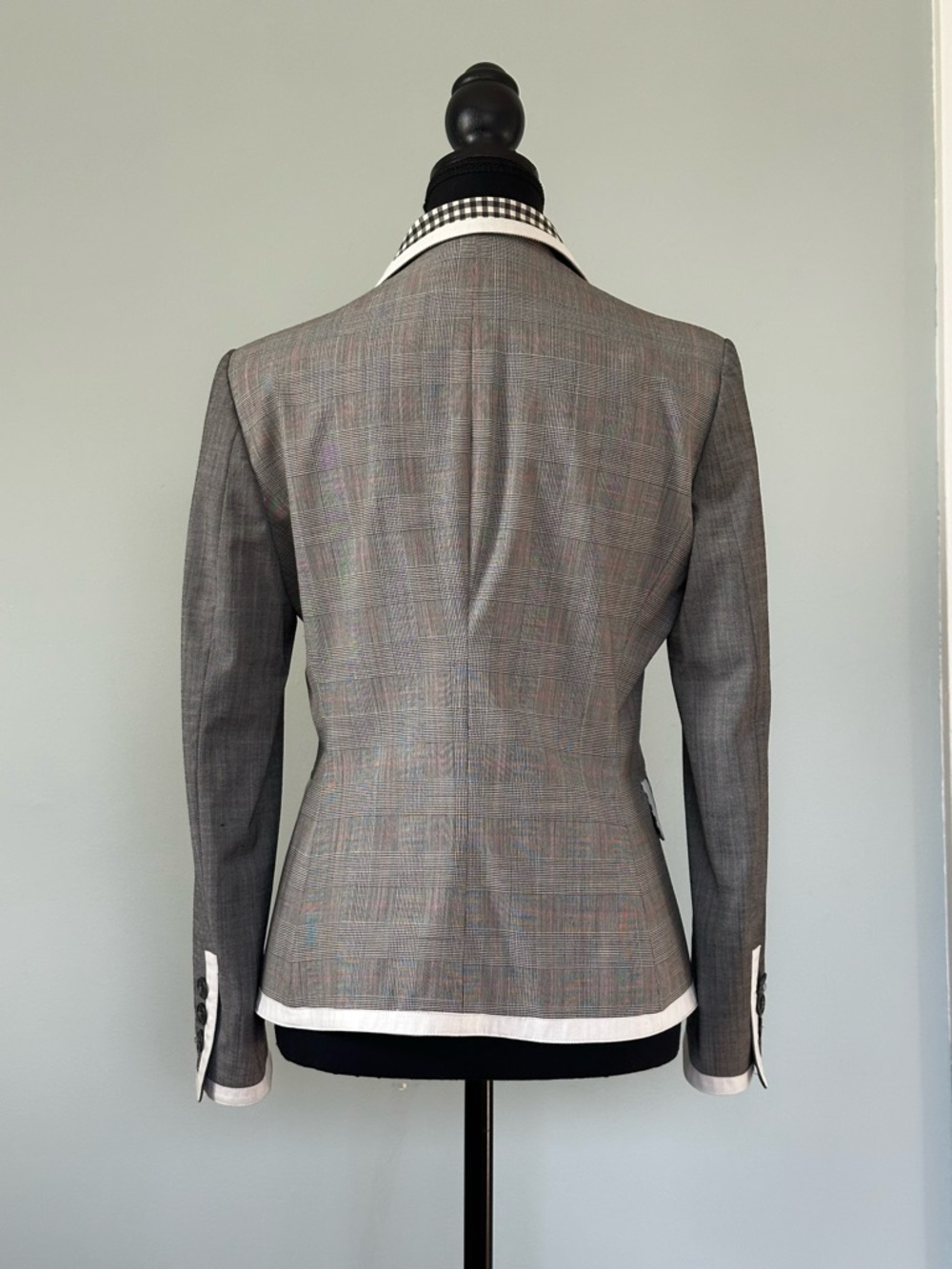 Chic Vintage Moschino Gray Plaid Blazer with White Trim and Gingham Accents - Picture 9 of 15